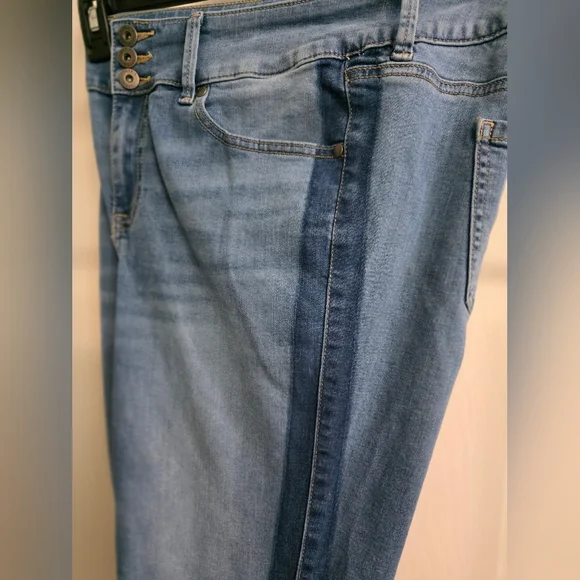 Torrid Supper Soft Jeggings Light Blue Skinny Jeans 16T - Picture 6 of 12